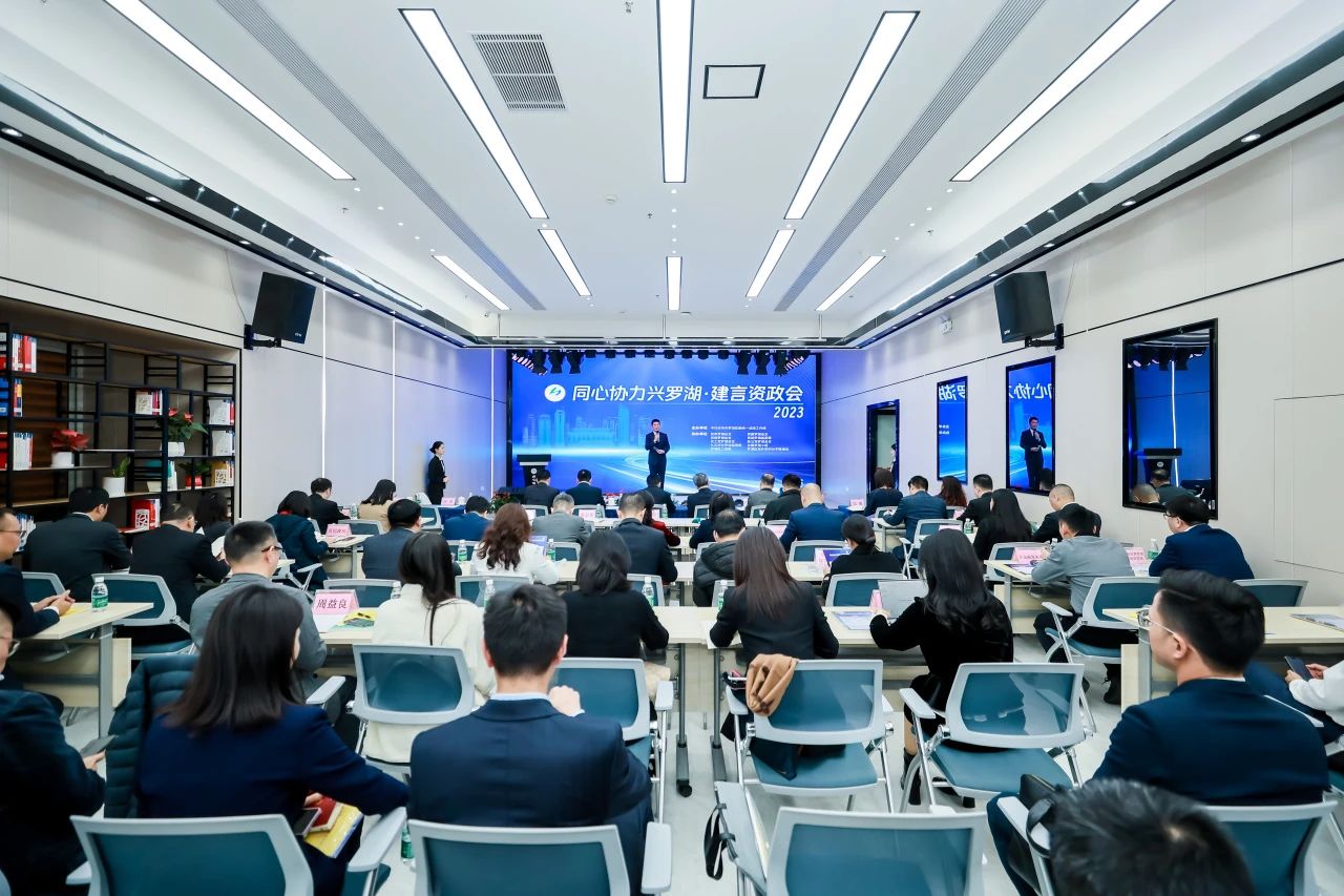 建言資政后排照片.jpg